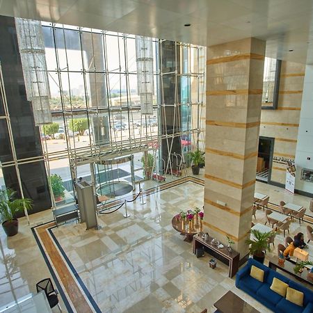 فندق ومركز مؤتمرات ميلينيوم الكويت المظهر الخارجي الصورة Lobby of the hotel
