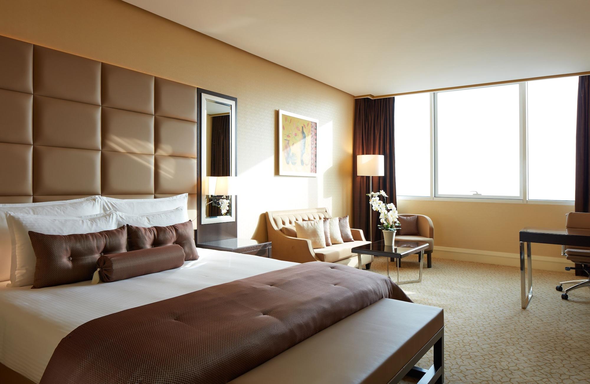 فندق ومركز مؤتمرات ميلينيوم الكويت المظهر الخارجي الصورة A room at the hotel