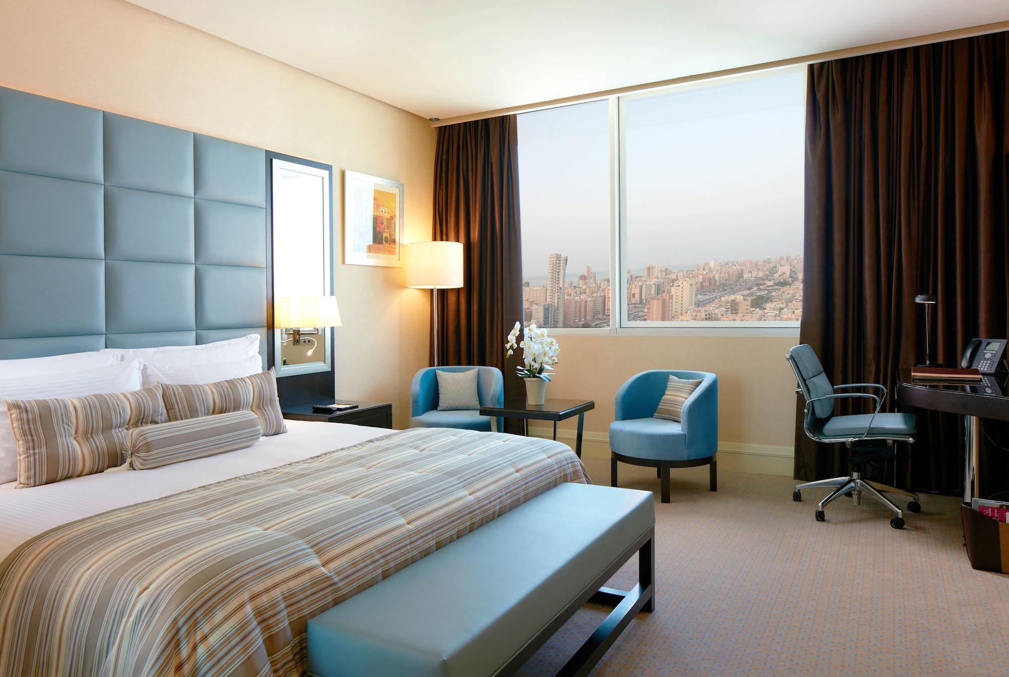 فندق ومركز مؤتمرات ميلينيوم الكويت المظهر الخارجي الصورة A room at the hotel
