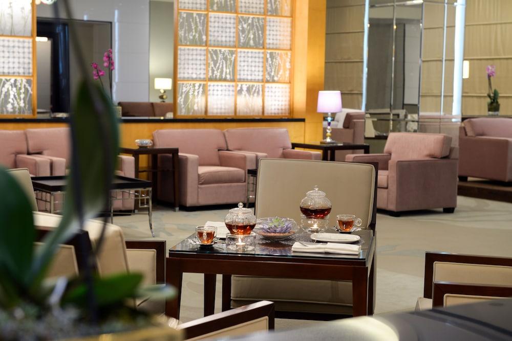 فندق ومركز مؤتمرات ميلينيوم الكويت المظهر الخارجي الصورة The lounge at the airport