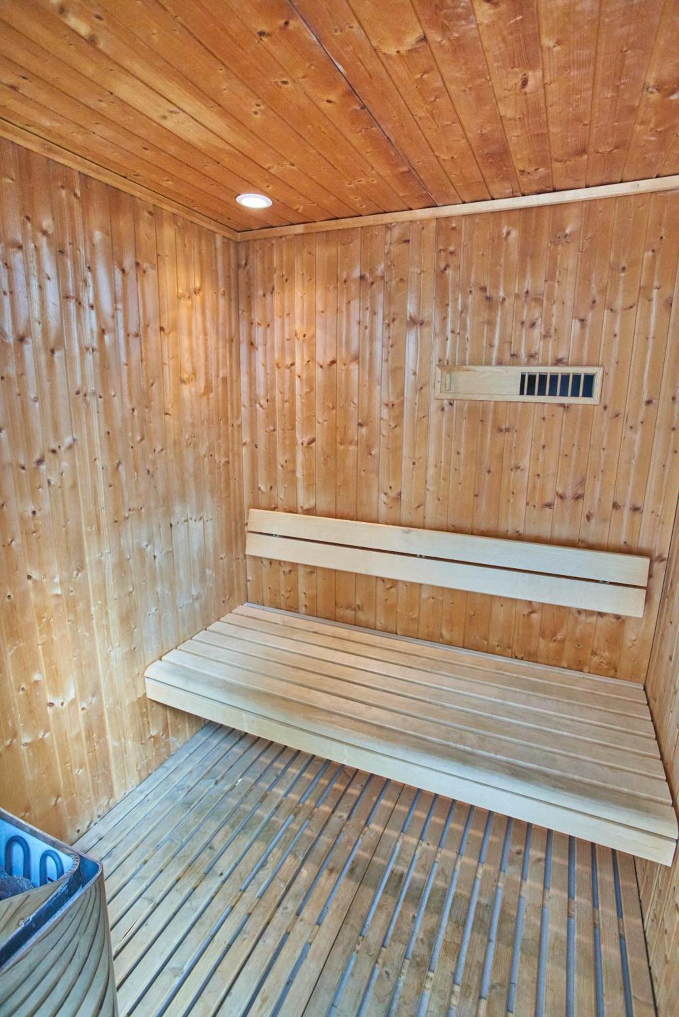 فندق ومركز مؤتمرات ميلينيوم الكويت المظهر الخارجي الصورة A modern Finnish sauna