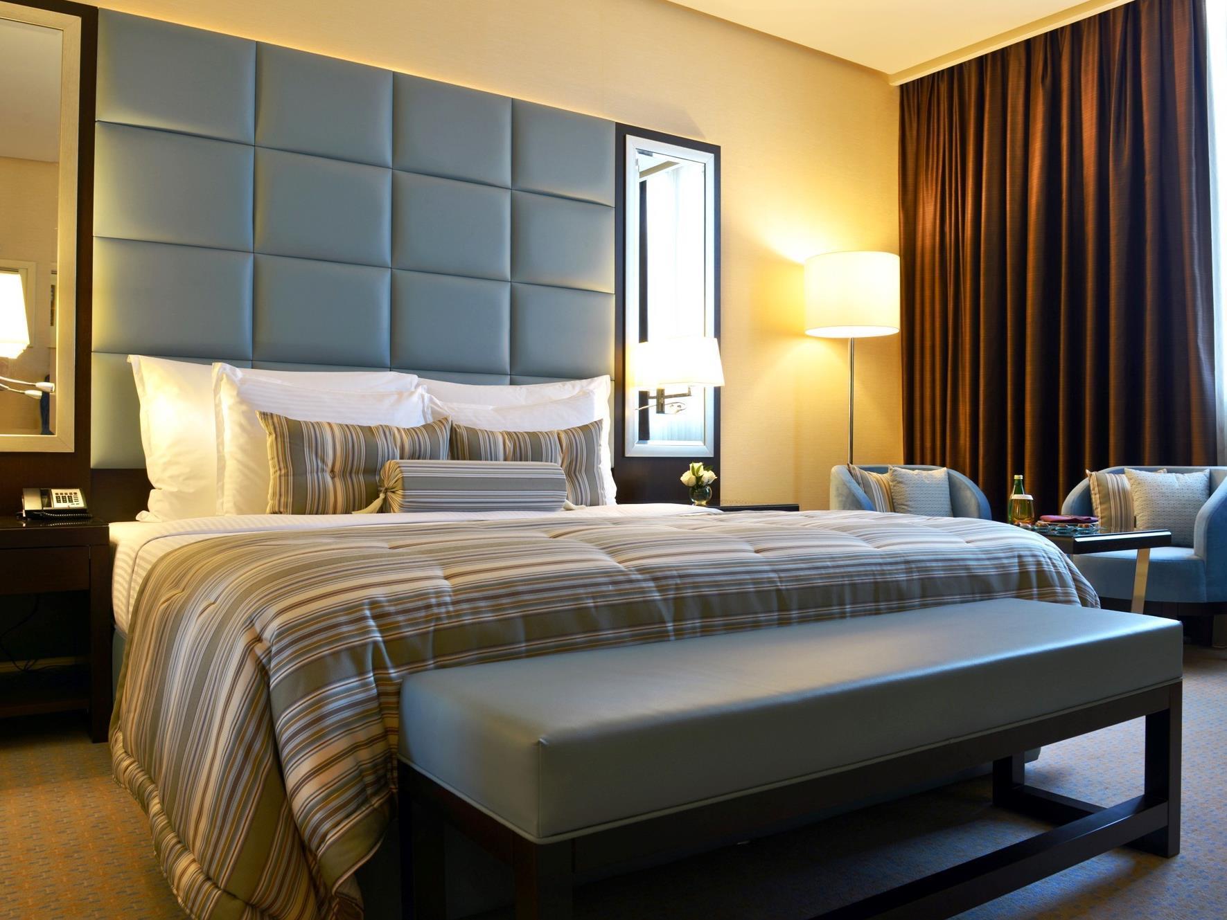 فندق ومركز مؤتمرات ميلينيوم الكويت المظهر الخارجي الصورة A bedroom at the hotel