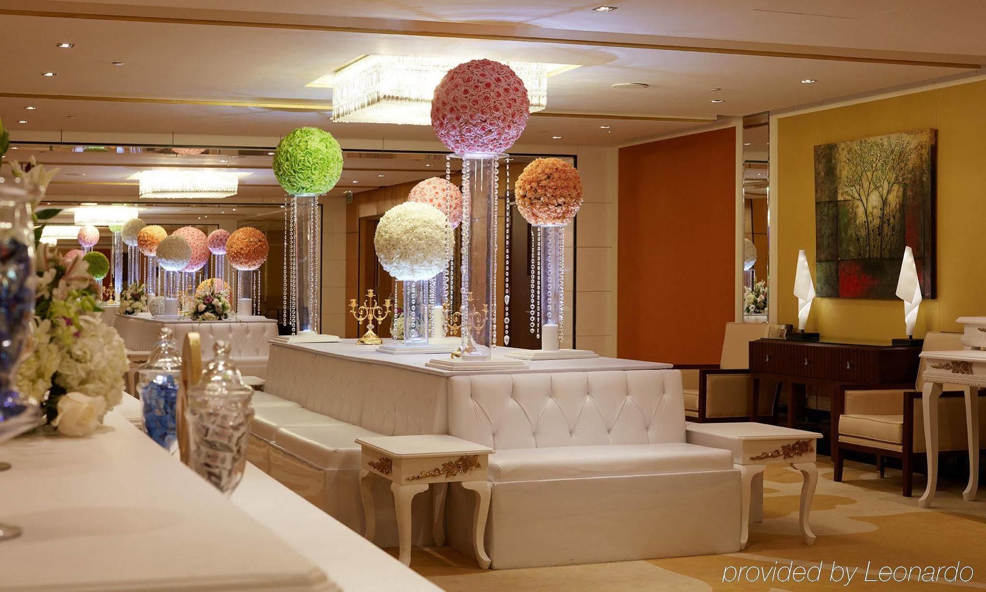 فندق ومركز مؤتمرات ميلينيوم الكويت المظهر الخارجي الصورة The lobby of the hotel