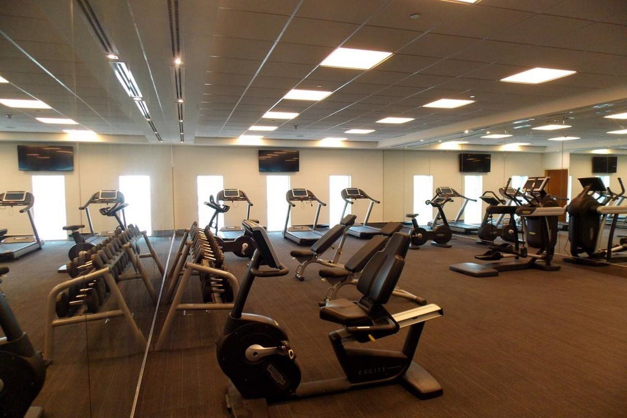 فندق ومركز مؤتمرات ميلينيوم الكويت المظهر الخارجي الصورة The gym at the hotel